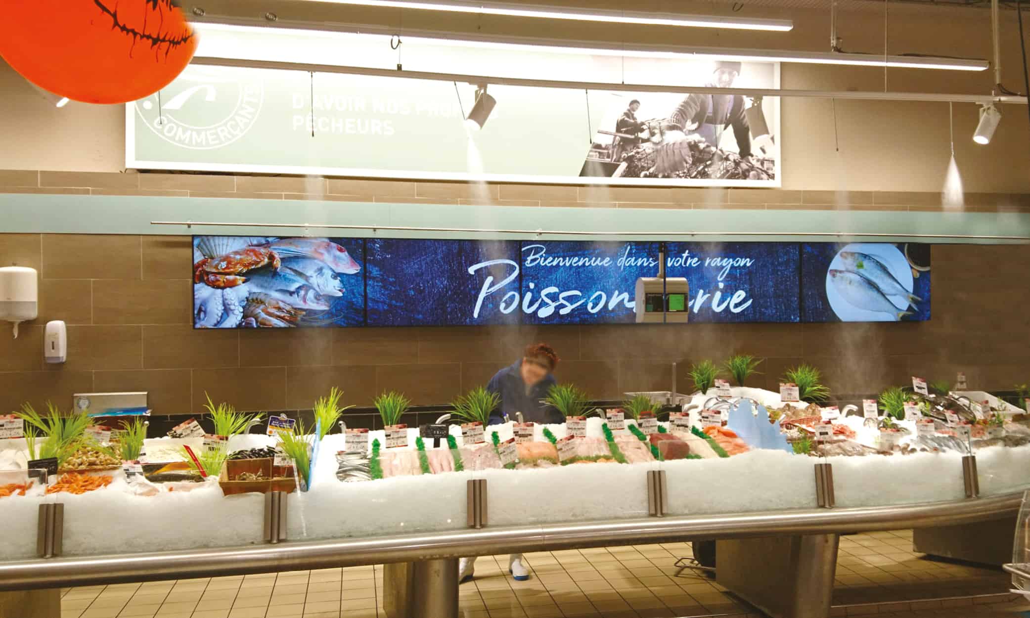 Ecran horizontal mural au rayon poissonnerie